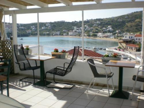 Adonis Guesthouse Mpatsi Esterno foto